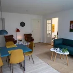 Δωμάτια σε οικογενειακή κατοικία Hyggelig Byhus I Stueplan Med Solrig Gardhave
