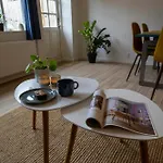 Hyggelig Byhus I Stueplan Med Solrig Gardhave Δωμάτια σε οικογενειακή κατοικία *