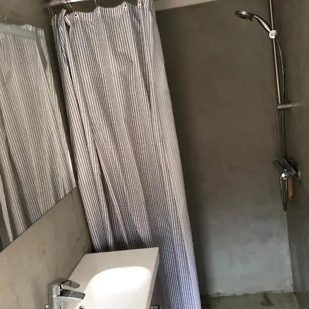Hyggelig Byhus I Stueplan Med Solrig Gardhave Homestay szállás *