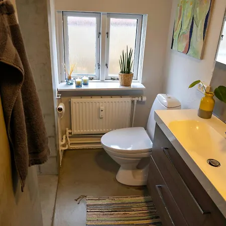 Homestay szállás Hyggelig Byhus I Stueplan Med Solrig Gardhave Svendborg