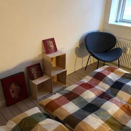 홈스테이 Hyggelig Byhus I Stueplan Med Solrig Gardhave *