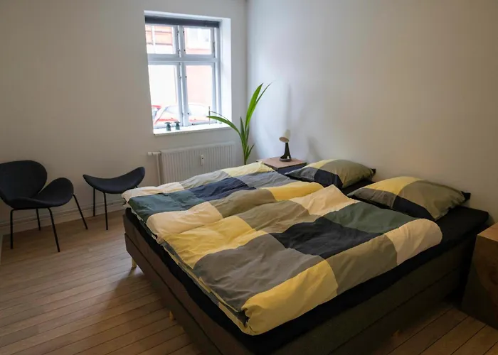 Séjour chez l'habitant Hyggelig Byhus I Stueplan Med Solrig Gardhave