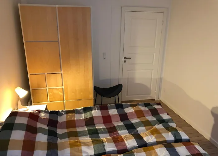 Séjour chez l'habitant Hyggelig Byhus I Stueplan Med Solrig Gardhave *