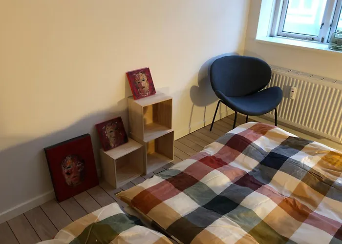 Séjour chez l'habitant Hyggelig Byhus I Stueplan Med Solrig Gardhave *